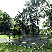 Barrierefreie Sportanlage wird durch spezielle Bodenplatten realisiert. © Barzflex