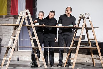 Die Theatergruppe SOG gab Einblicke in die Abläufe eines LEADER-Projektes © mostropolis.at