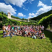 140 SchülerInnen aus dem Dunkelsteinerwald bei der Sternwanderung 2025
